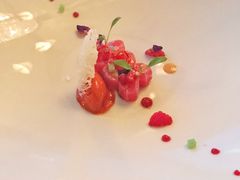 三文鱼丁佐甜椒泥-迪拜帆船酒店海底餐厅