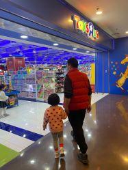 -玩具反斗城(正大广场店)