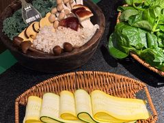 -三出山火锅(南京万象天地店)