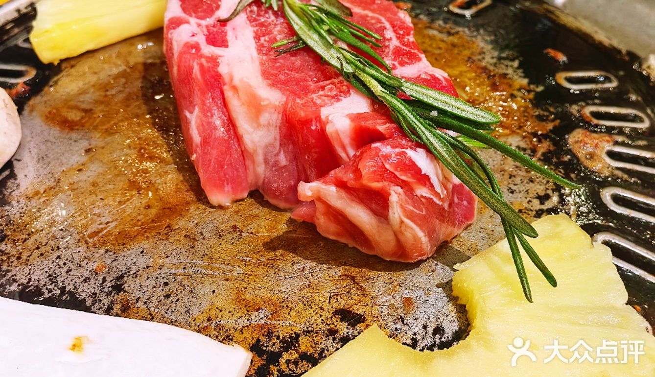 这家烤肉店的肉肉 🥩 口感真棒 (^～^)