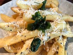 -MONICH牛排融合餐厅(和义大道购物中心店)