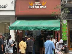 -Bánh Mì Huynh Hoa