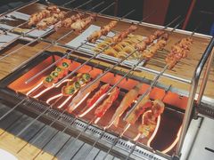 会自己转的烧烤炉-悦屋老板娘的烤肉店(紫薇田园店)