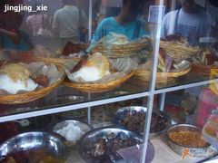 橱窗中的半成品-Warung Babi Guling Ibu Oka 3