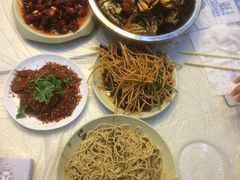 -巴厘龙虾·榜首油焖大虾(音乐学院·沿江酒馆店)