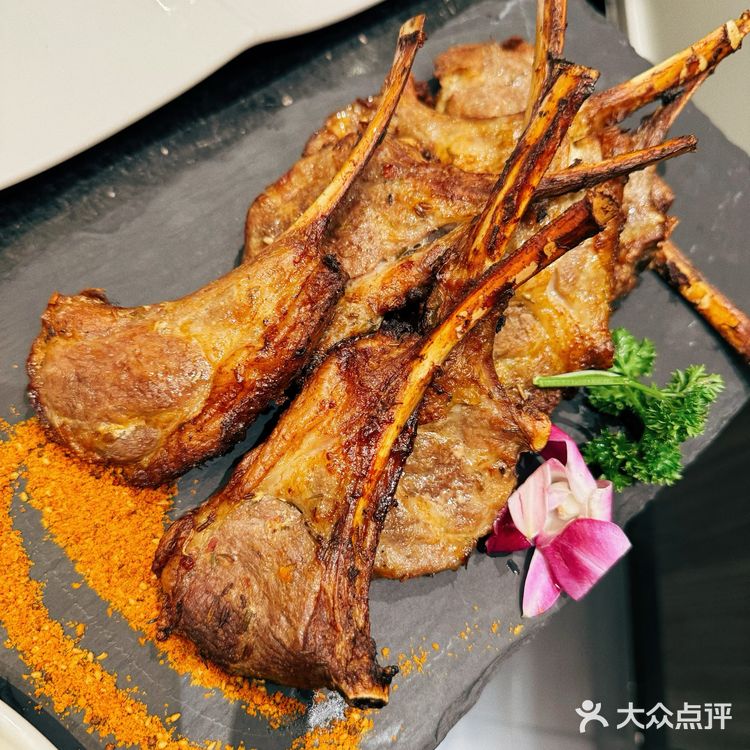 吃完饭还可以唱歌儿 非常推荐de一家餐厅哟