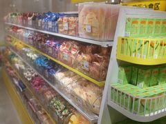 -咻啵翔翔零食基地(万达广场店)
