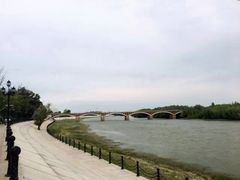 -布尔津河堤夜市