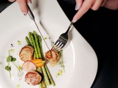 扒帶子 · 烤香草露筍-Bellevue Bar and Grill(誉发广场店)