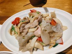 杏鲍菇竹耳爽肉片-十三式重庆江湖菜(金茂览秀城店)