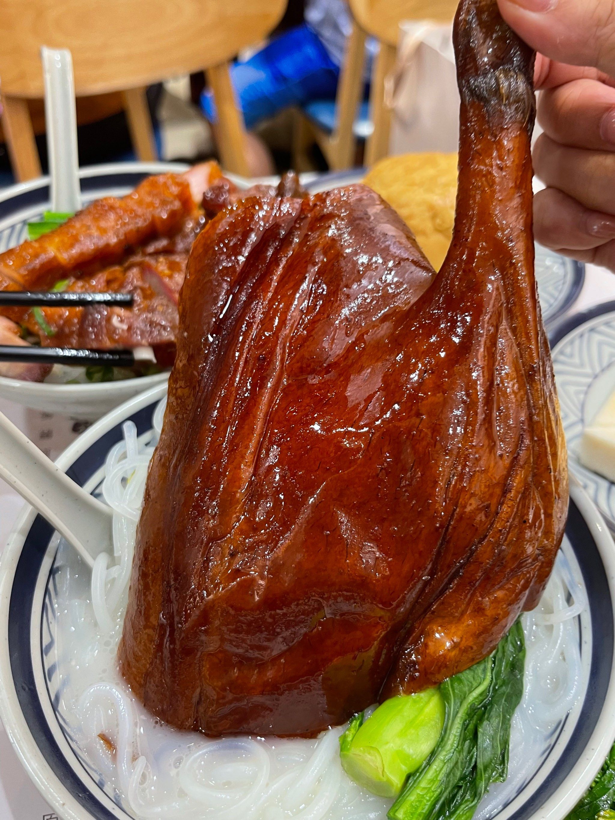 多少次来香港就为了这一口玻璃脆皮烧鹅