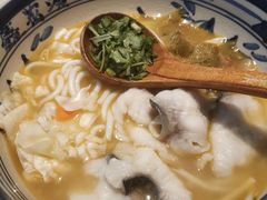 无骨酸菜鱼-鑫花溪牛肉米粉(东环大润发店)