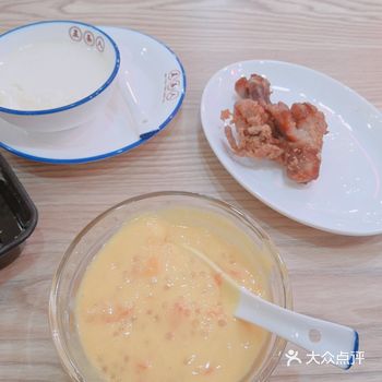 外皮酥脆,里头的肉却嫩得很,吃了一大半!好吃