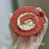 人生大事之早餐吃啥推荐 红丝绒杨梅卷➕海盐卷➕德芙巧克力牛奶