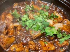 干锅碟鱼头-山楂树融合菜餐厅