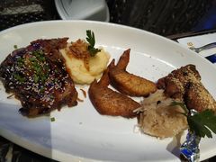 肋排鸡翅鸭腿拼盘-MOSSO德国餐厅·音乐酒吧(环宇荟店)