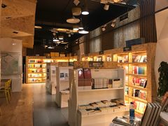 -新华里咖啡书吧(新华书店小寨店)