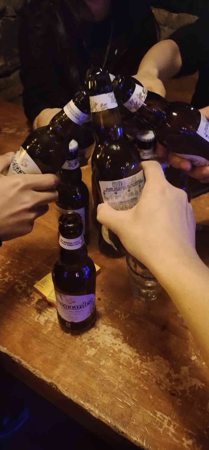 hls小酒馆(中贸广场店)-"人很多,都爆满了,好夸张的,头一次感觉酒.