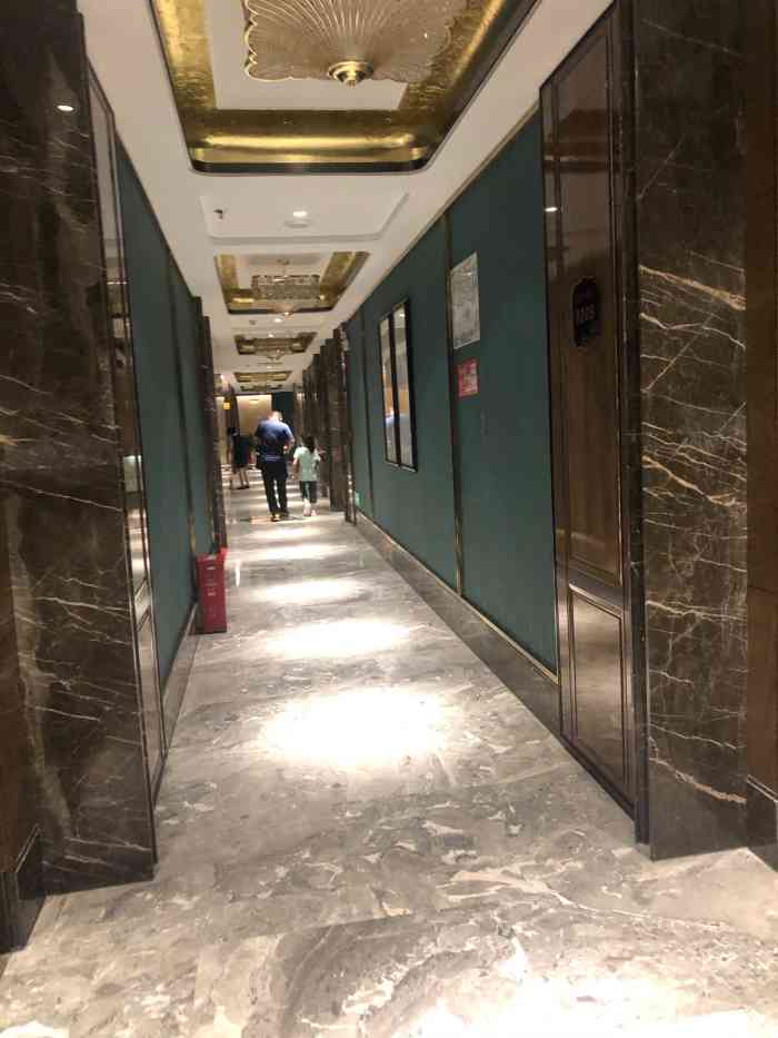 龙厨涮锅坊(京东路店)-"陪家人到装修公司讨论装修细节,结束了到了.