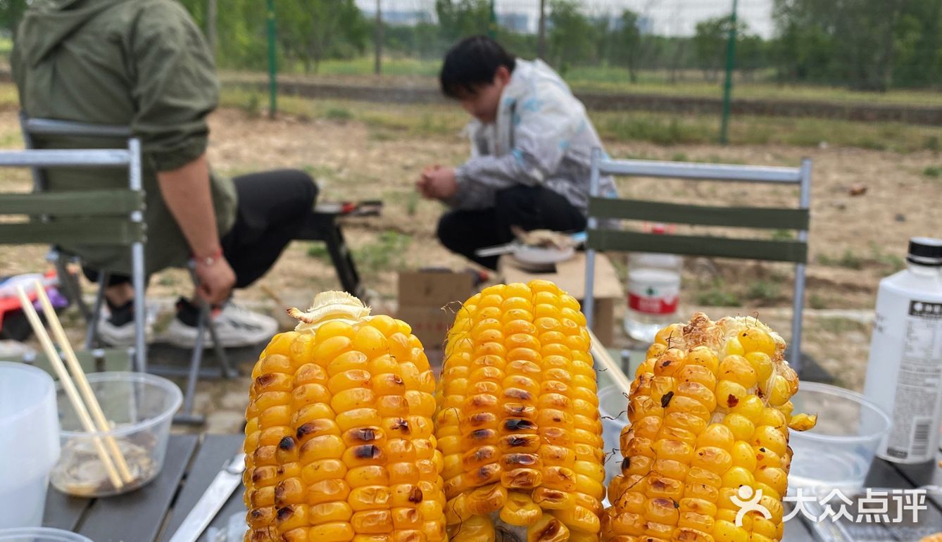 原来生活除了诗和远方，还有烧烤和啤酒