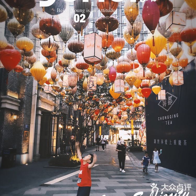 长嘉汇弹子石老街。开在孙家花园里的星巴克