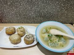 -小杨生煎(金山百联购物中心3楼店)