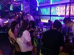 -UP嘻哈酒吧(粉巢店)