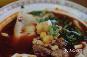 Braised Beef Noodles in Clay Pot