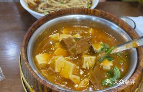 Braised Beef Brisket with Tofu in Wooden Bucket
