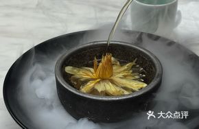 Lingzhi Waiting for Lotus to Bloom