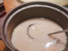 洪湖藕汤-小凤庭·地道湖北菜武昌鱼·铫子藕汤(黄鹤楼店)