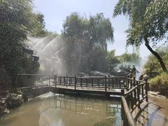 -雪山彩虹谷景区