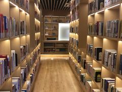 -漕河泾街道图书馆(漕河泾社区文化活动中心店)