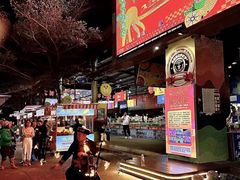 -三亚火车头万人海鲜广场