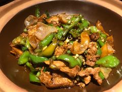 碾辣椒炒肉-吃饭皇帝大土家民族菜(正大广场店)