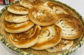 Pork Leg Filling Scallion Oil Cake