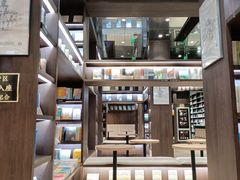 -钟书阁(群光广场店)