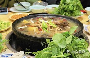 Honghu Lotus Root Stewed Fresh Pork Ribs with Fresh Hooves