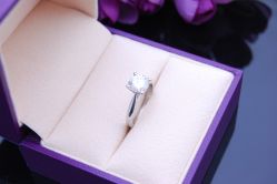 -威德钻石-克拉钻大本营(南京东路店)