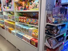 -名创优品(北京新中关购物中心地铁层店)