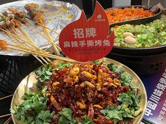 麻辣手撕烤兔-何师烧烤Pro ·江湖川菜·小龙虾·精酿(太古里旗舰店)
