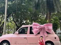 门口的酒店圣诞礼物车-东海朗廷酒店·廷廊 Palm Court