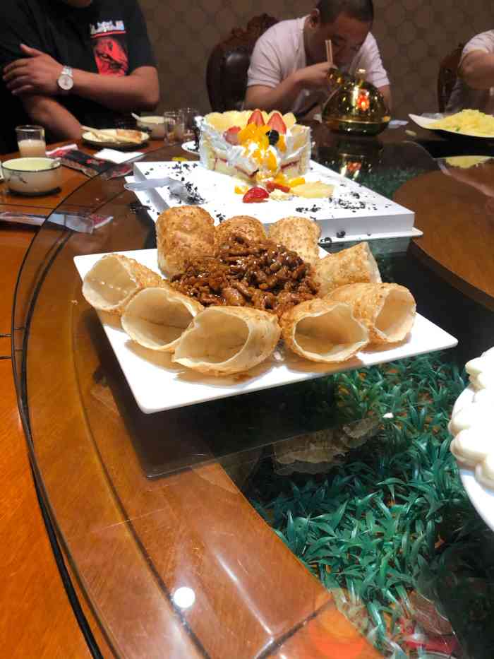 四间房私房菜-"菜的口味挺好的,色泽度挺好,就是餐具太差.