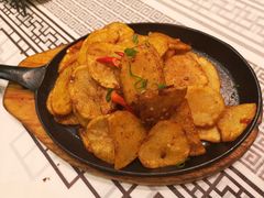 -阿瓦山寨·湘菜现炒·剁椒鱼头王(咸阳总店)