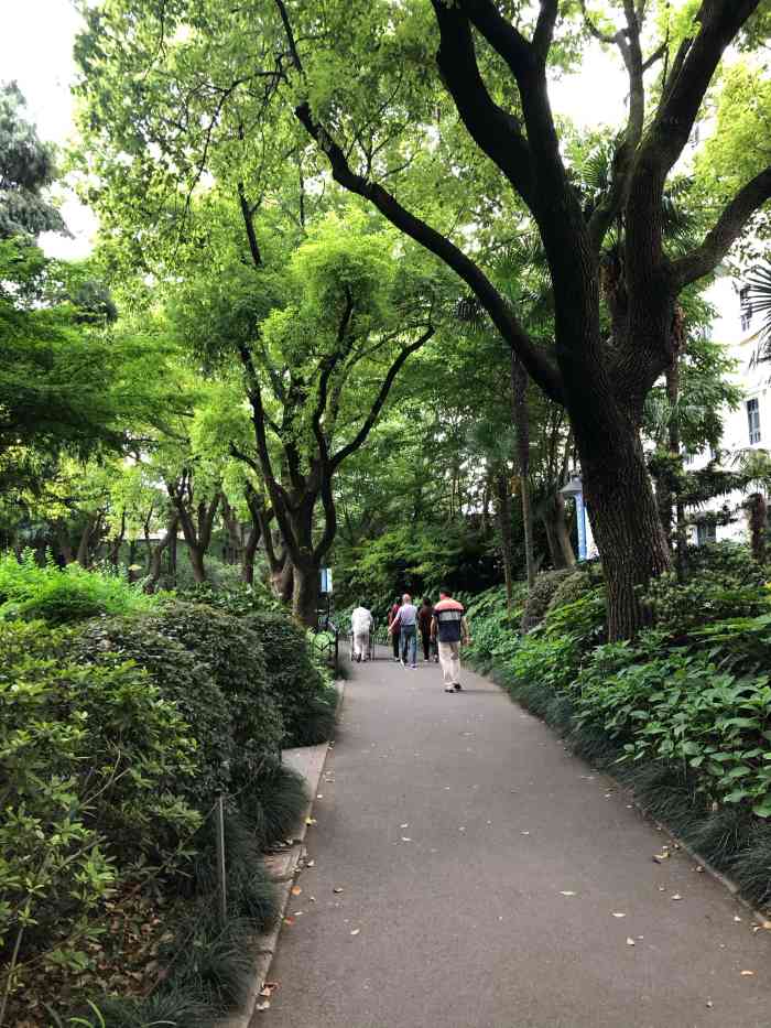 波阳公园-"现在很多居民区的生活绿地,也都称之为公园.