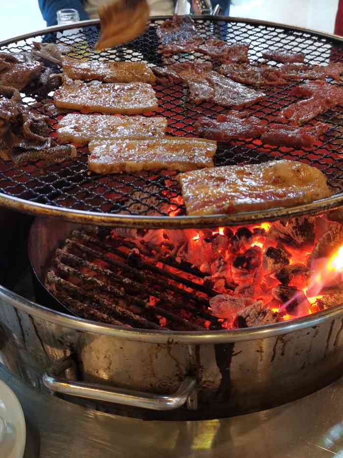 火焰山烧烤广场(会展城店)-"贵阳比较喜欢的烤肉,在会展城马路边上,位