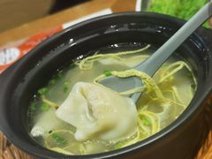 蟹粉小馄饨-馋三尺蟹粉小笼(人民广场店)