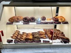 -HOT CRUSH趁热集合·现烤面包(上海环球港店)