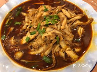 我们两个人点了一份毛肚，一份麻辣鸡块