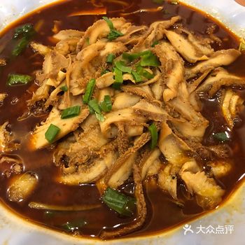 我们两个人点了一份毛肚，一份麻辣鸡块